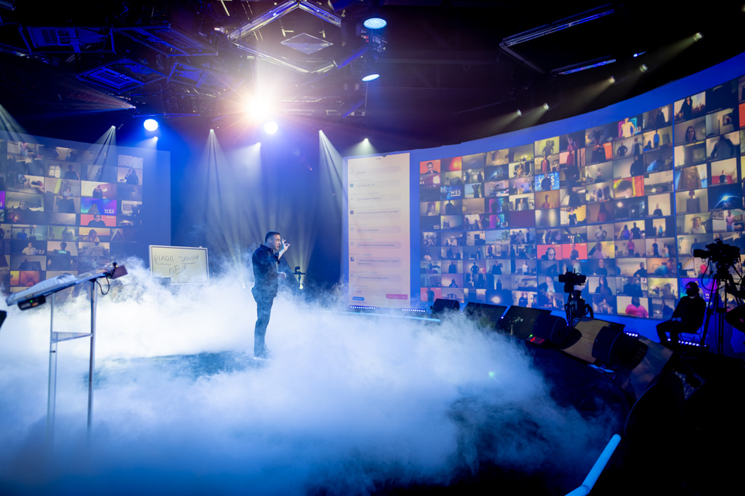 Franck Nicolas sur le plateau de diffusion en direct